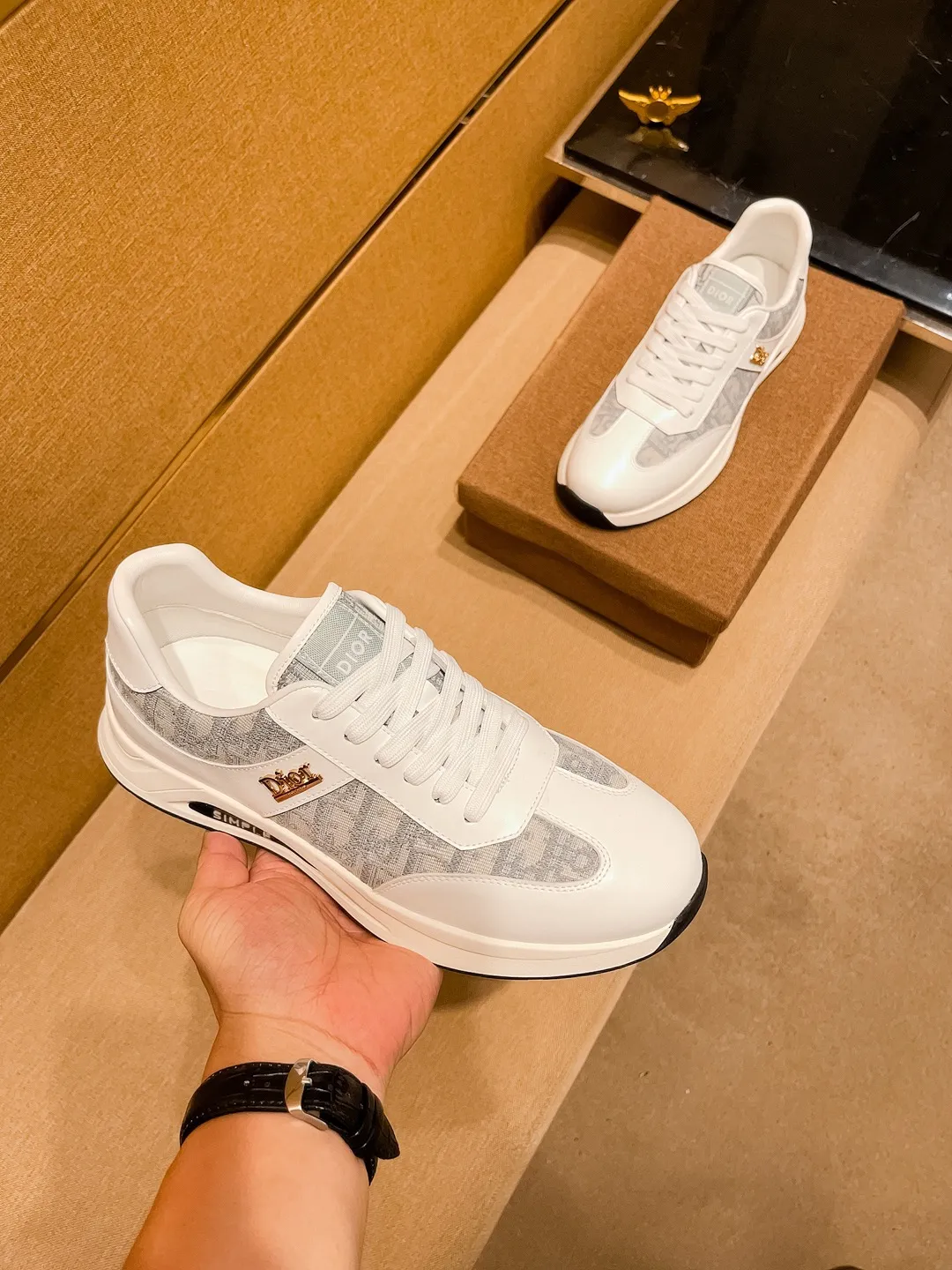 Men's shoes 💰 420💰🔥【Dior】🔥High-end brand of men's shoes official website 1:1 latest masterpiece: the upper is made of Italian imported first-layer cowhide with technical cloth fabric, the original comfortable and breathable lining ➕the original non-slip and wear-resistant outsole🔥, making walking more convenient and comfortable! An exclusive new model, a stunning work, a beautiful 1:1 replica [color] compared to the official quality! Create a fashionable personality to set off your uniqueness! A must-have for trendy men! Classic🔥Size: 38-44 Color: 🔥 2⃣️colors available🔥